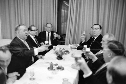 ARH NL Dierssen 1419/0013, Parlamentarischer Abend im Landtag mit Ministerpräsident Georg Diederichs, Finanzminister Jan Eilers, Landtagspräsident Richard Lehners und Presse, Hannover, 1963