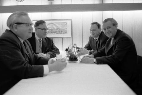 ARH NL Dierssen 1419/0015, Parlamentarischer Abend im Landtag mit Ministerpräsident Georg Diederichs, Finanzminister Jan Eilers, Landtagspräsident Richard Lehners und Presse, Hannover, 1963