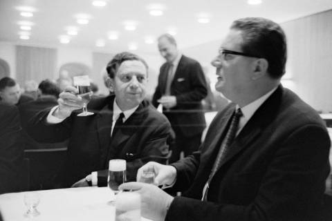 ARH NL Dierssen 1419/0017, Parlamentarischer Abend im Landtag mit Ministerpräsident Georg Diederichs, Finanzminister Jan Eilers, Landtagspräsident Richard Lehners und Presse, Hannover, 1963