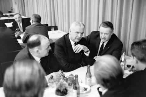 ARH NL Dierssen 1420/0004, Parlamentarischer Abend im Landtag mit Ministerpräsident Georg Diederichs, Finanzminister Jan Eilers, Landtagspräsident Richard Lehners und Presse, Hannover, 1963