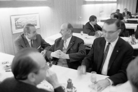 ARH NL Dierssen 1420/0006, Parlamentarischer Abend im Landtag mit Ministerpräsident Georg Diederichs, Finanzminister Jan Eilers, Landtagspräsident Richard Lehners und Presse, Hannover, 1963