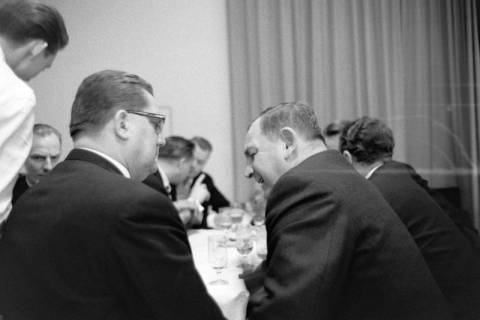 ARH NL Dierssen 1420/0008, Parlamentarischer Abend im Landtag mit Ministerpräsident Georg Diederichs, Finanzminister Jan Eilers, Landtagspräsident Richard Lehners und Presse, Hannover, 1963