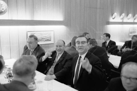 ARH NL Dierssen 1420/0012, Parlamentarischer Abend im Landtag mit Ministerpräsident Georg Diederichs, Finanzminister Jan Eilers, Landtagspräsident Richard Lehners und Presse, Hannover, 1963