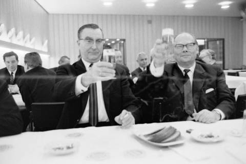 ARH NL Dierssen 1420/0014, Parlamentarischer Abend im Landtag mit Ministerpräsident Georg Diederichs, Finanzminister Jan Eilers, Landtagspräsident Richard Lehners und Presse, Hannover, 1963