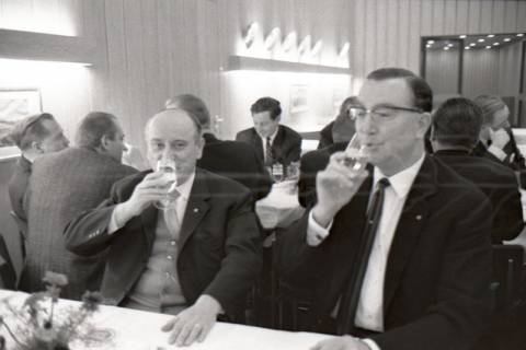 ARH NL Dierssen 1420/0019, Parlamentarischer Abend im Landtag mit Ministerpräsident Georg Diederichs, Finanzminister Jan Eilers, Landtagspräsident Richard Lehners und Presse, Hannover, 1963