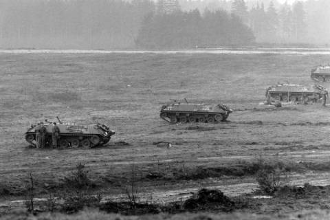 ARH NL Dierssen 1436/0002, Aufnahme zum Schießunglück auf dem Truppenübungsplatz Bergen-Hohne am 9. April 1964, Bergen, 1964