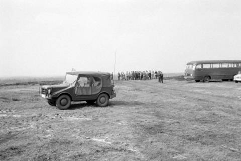 ARH NL Dierssen 1437/0007, Rekonstruktion des Schießunglücks auf dem Truppenübungsplatz Bergen-Hohne am 9. April 1964, Bergen, 1964