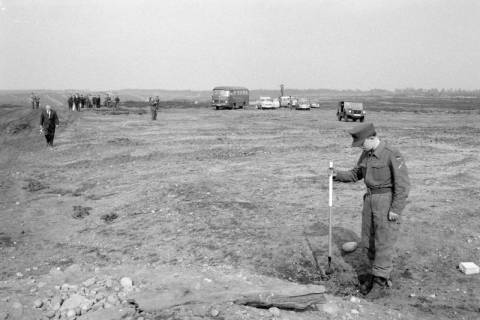 ARH NL Dierssen 1437/0011, Rekonstruktion des Schießunglücks auf dem Truppenübungsplatz Bergen-Hohne am 9. April 1964, Bergen, 1964