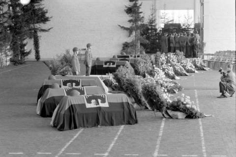 ARH NL Dierssen 1437/0014, Trauerfeier nach dem Schießunglück auf dem Truppenübungsplatz Bergen-Hohne am 9. April 1964, Münster, 1964