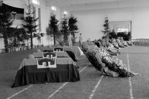 ARH NL Dierssen 1437/0017, Trauerfeier nach dem Schießunglück auf dem Truppenübungsplatz Bergen-Hohne am 9. April 1964, Münster, 1964