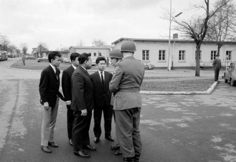 ARH NL Dierssen 1438/0002, Trauerfeier nach dem Schießunglück auf dem Truppenübungsplatz Bergen-Hohne am 9. April 1964, Münster, 1964