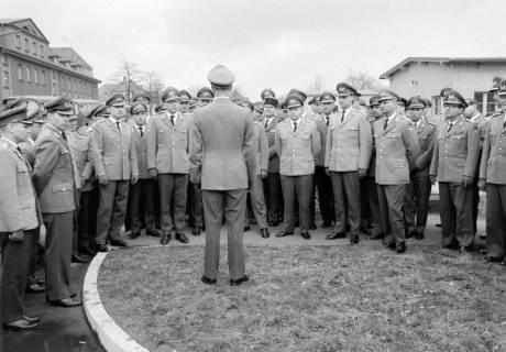 ARH NL Dierssen 1438/0003, Trauerfeier nach dem Schießunglück auf dem Truppenübungsplatz Bergen-Hohne am 9. April 1964, Münster, 1964