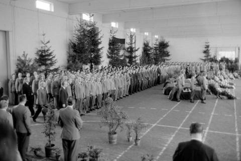 ARH NL Dierssen 1438/0006, Trauerfeier nach dem Schießunglück auf dem Truppenübungsplatz Bergen-Hohne am 9. April 1964, Münster, 1964