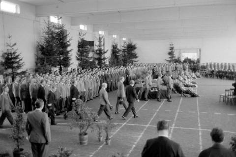 ARH NL Dierssen 1438/0010, Trauerfeier nach dem Schießunglück auf dem Truppenübungsplatz Bergen-Hohne am 9. April 1964, Münster, 1964