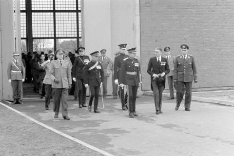 ARH NL Dierssen 1438/0015, Trauerfeier nach dem Schießunglück auf dem Truppenübungsplatz Bergen-Hohne am 9. April 1964, Münster, 1964