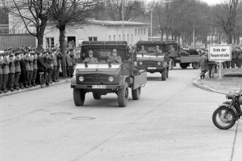 ARH NL Dierssen 1438/0017, Trauerfeier nach dem Schießunglück auf dem Truppenübungsplatz Bergen-Hohne am 9. April 1964, Münster, 1964