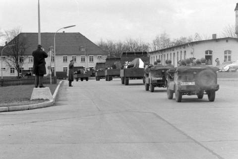 ARH NL Dierssen 1438/0020, Trauerfeier nach dem Schießunglück auf dem Truppenübungsplatz Bergen-Hohne am 9. April 1964, Münster, 1964