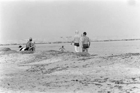 ARH NL Dierssen 1449/0006, Am Strand, La Caletta, 1964