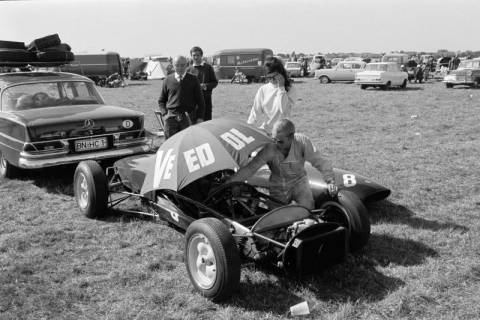 ARH NL Dierssen 1453/0008, Flugplatzrennen, Wunstorf, 1964