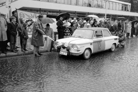 ARH NL Dierssen 1464/0003, Start der Tour d'Europe, Bad Nenndorf, 1964