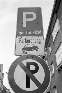 ARH NL Dierssen 1478/0002, Schild "Parkordnung", Schwelm, zwischen 1964/1965