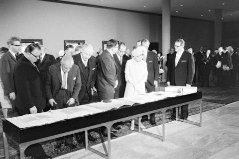 ARH NL Dierssen 1493/0005, Staatsbesuch der britischen Königin Queen Elisabeth II., Hannover, 1965