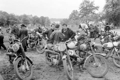 ARH NL Dierssen 1497/0003, Harz-Heide-Fahrt für Motorräder, Munster, 1965