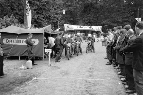 ARH NL Dierssen 1497/0033, Harz-Heide-Fahrt für Motorräder, Munster, 1965