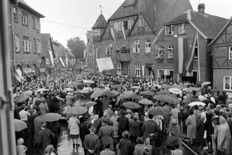 ARH NL Dierssen 1506/0016, Besuch von Prinzessin Beatrix und Claus von Amsberg, Hitzacker, 1965