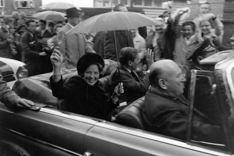 ARH NL Dierssen 1507/0004, Besuch von Prinzessin Beatrix und Claus von Amsberg, Hitzacker, 1965