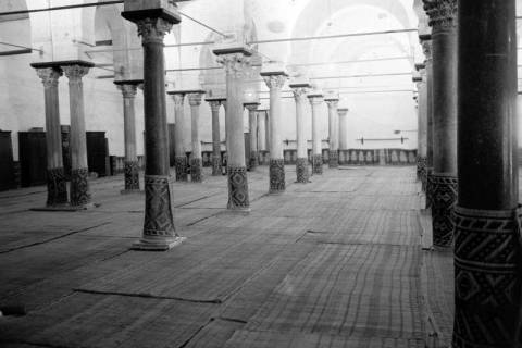 ARH NL Dierssen 1520/0001, Innenraum einer Moschee, Kairouan, 1966