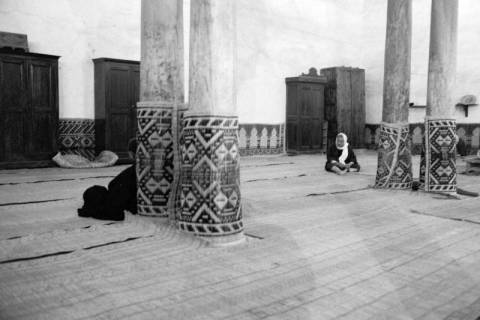 ARH NL Dierssen 1520/0010, Innenraum einer Moschee, Kairouan, 1966