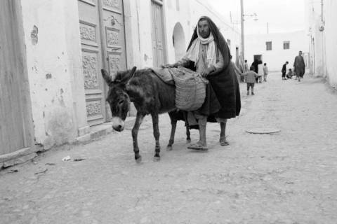 ARH NL Dierssen 1520/0015, Straßenaufnahme, Kairouan, 1966