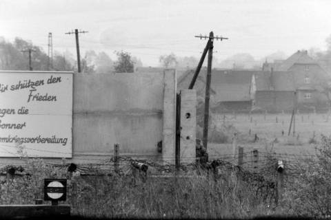 ARH NL Dierssen 1523/0005, Mauerbau bei Zwinge, Brochthausen, 1966