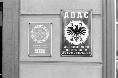 ARH NL Dierssen 1545/0013, Hotelschilder ADAC und Touring Club Royal De Belgique, Köln, 1966