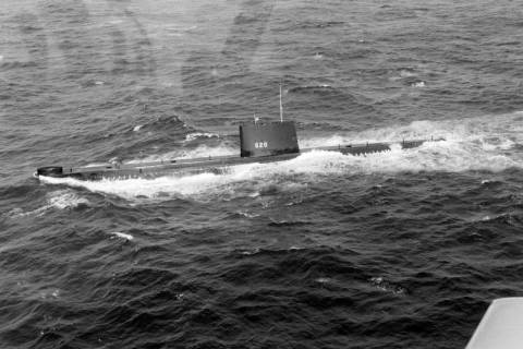 ARH NL Dierssen 1548/0012, Bergungsarbeiten nach dem Untergang des U-Bootes "U Hai", Nordsee, 1966