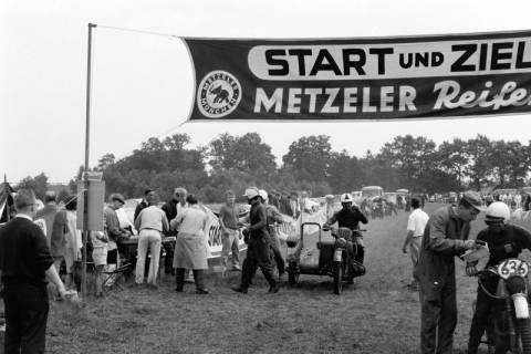 ARH NL Dierssen 1574/0014, Harz-Heide-Fahrt für Motorräder, Truppenübungsplatz Munster, 1967