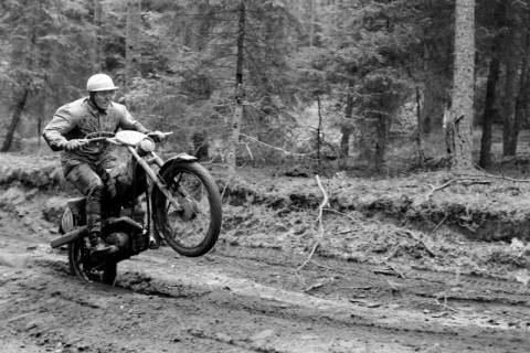 ARH NL Dierssen 1574/0017, Harz-Heide-Fahrt für Motorräder, Truppenübungsplatz Munster, 1967