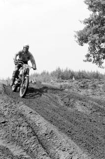 ARH NL Dierssen 1574/0018, Harz-Heide-Fahrt für Motorräder, Truppenübungsplatz Munster, 1967
