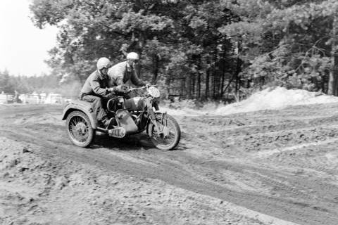 ARH NL Dierssen 1574/0020, Harz-Heide-Fahrt für Motorräder, Truppenübungsplatz Munster, 1967