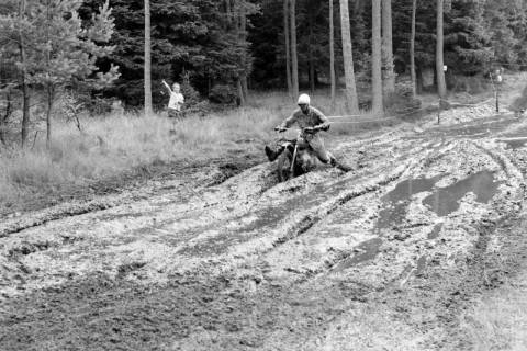 ARH NL Dierssen 1574/0022, Harz-Heide-Fahrt für Motorräder, Truppenübungsplatz Munster, 1967