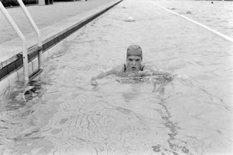 ARH NL Dierssen 1614/0007, Olympia-Schwimmerin Uta Frommater, Delmenhorst, zwischen 1968/1969