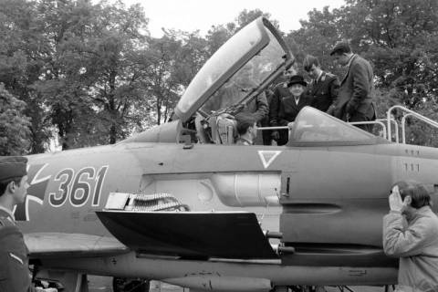 ARH NL Dierssen 1617/0004, "81-jährige Oma flog mit der Luftwaffe", Paderborn, 1968