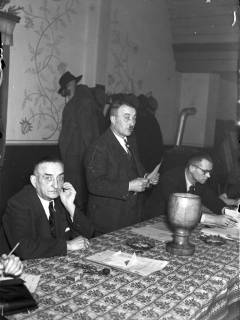 ARH NL Dierssen G 88, Landrat Woltmann bei der Kreistagswahl, Springe, 1949