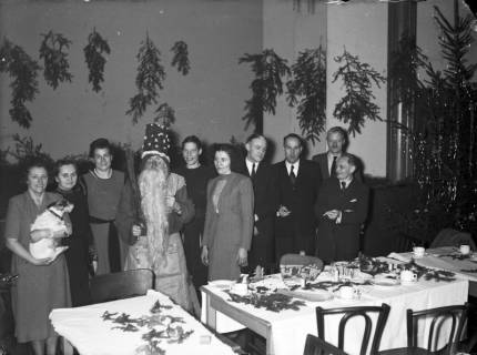 ARH NL Dierssen G 108, Weihnachtsfeier mit Engländern bei Gröne, Springe, 1949