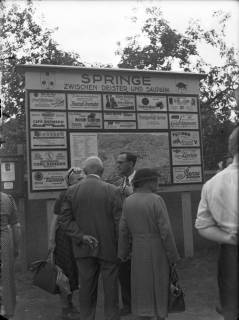 ARH NL Dierssen G 212, Reklametafel an der Ecke von Bahnhofstraße und (ehemals) Lange Straße, Springe, 1949
