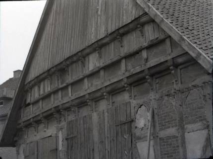 ARH NL Kageler 2126, Setzschwellen mit Konsolen an einem Bauernhaus, Godshorn, 1940