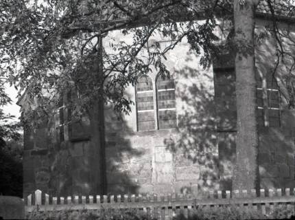 ARH NL Kageler 2145, Gotischer Grabstein von 1438 an der Kirche, Hohenbostel, 1940