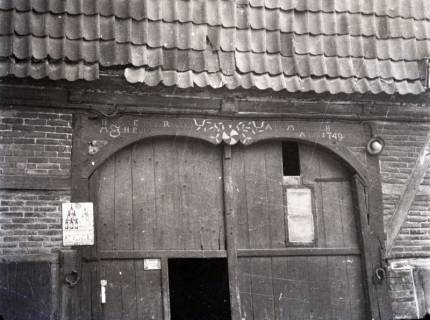 ARH NL Kageler 2270, Sinnbild (Drehstern) an einem Bauernhaustor, Laatzen, 1940