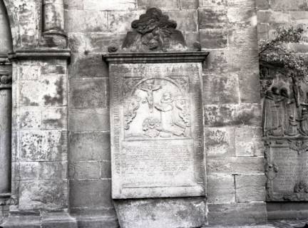ARH NL Kageler 2322, Bildnisgrabstein an der Klosterkirche St. Marien, Barsinghausen, 1940